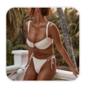 Cala Conta Monday Swimwear Bottoms size Medium in Ivory